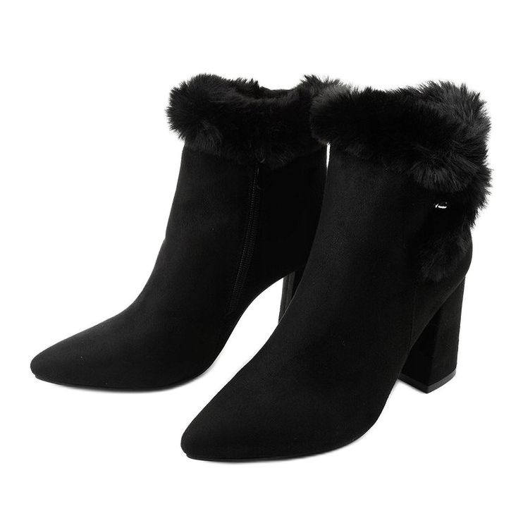 Mustat nilkkurit Helike -vetoketjulla 2