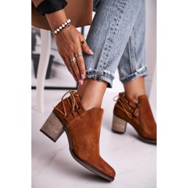 Naisten saappaat kantapäässä Maciejka Kevään nahka punainen 04812-29 ruskea 2