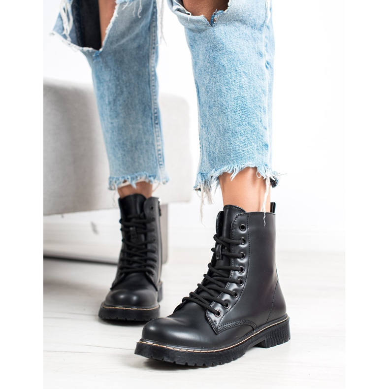 Small Swan Mustat saappaat 2