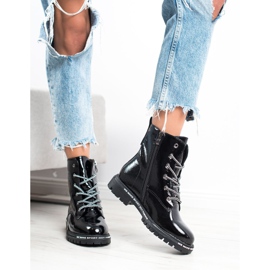 Goodin Lakatut ansastajat valkoinen musta 1