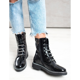 Goodin Pitsitetyt lakatut saapikkaat musta 1