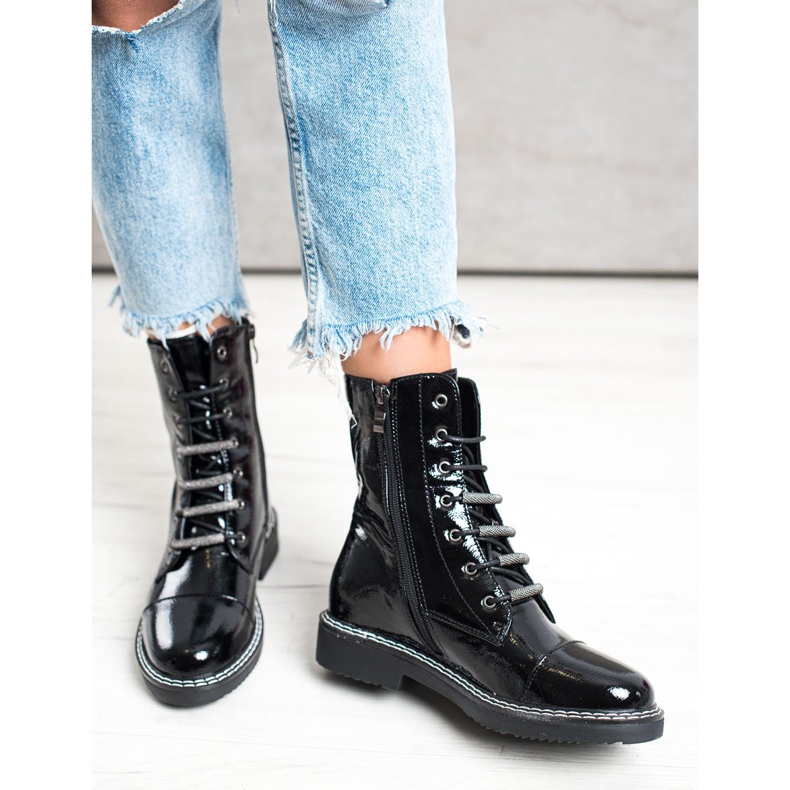 Goodin Pitsitetyt lakatut saapikkaat musta 1