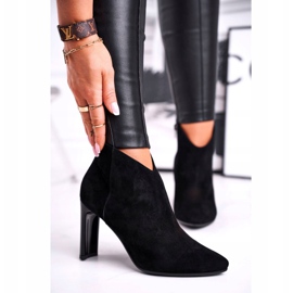 Naisten saappaat korkokenkällä Laura Messi Black 2200 musta 2