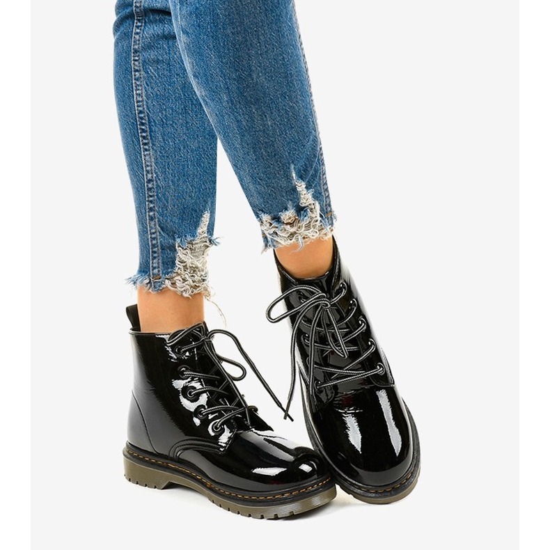 Mustat kiiltonahkakengät TL143-1 1