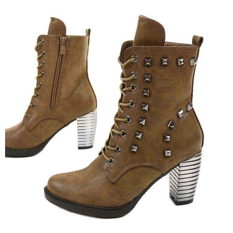 Khaki-saappaat pylväässä, valmistettu ekonahasta F117 vihreä 1