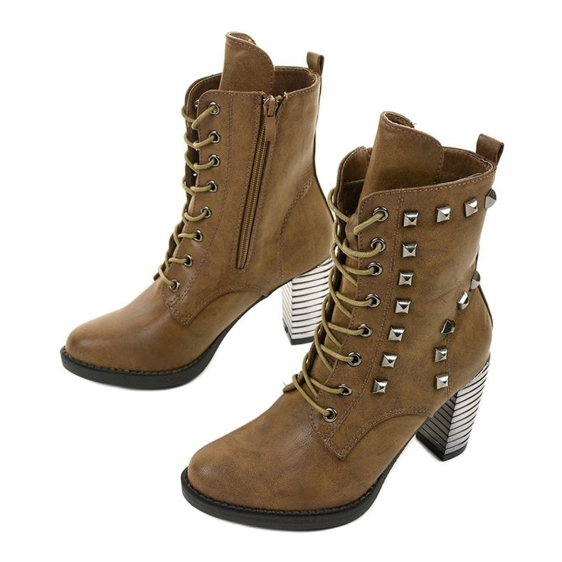 Khaki-saappaat pylväässä, valmistettu ekonahasta F117 vihreä 2