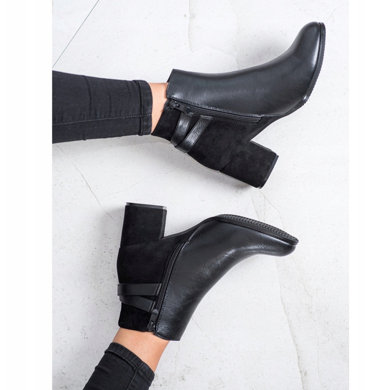 J. Star Mustat saappaat korkokengissä 2