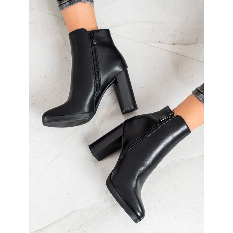 Ideal Shoes Klassiset korkokengät musta 2