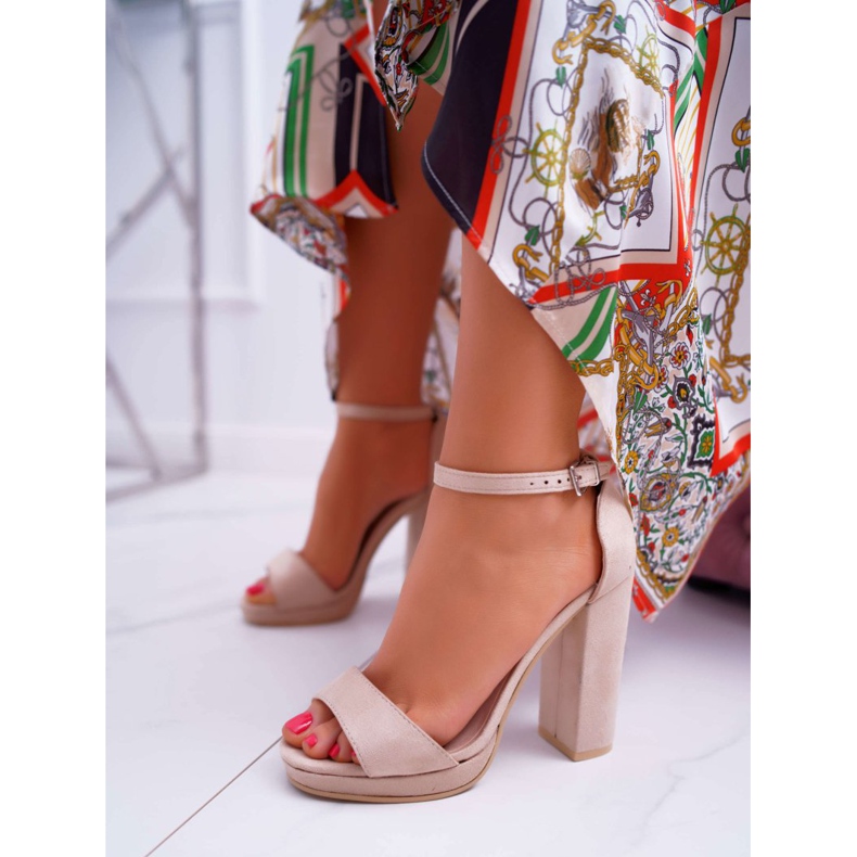 ADY Naisten beige sandaalit kantapäällä Debora -alustalla 1