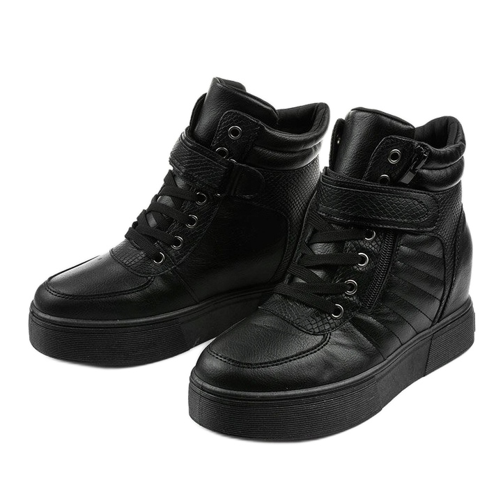 Mustat lämpimät saappaat kiilassa AB0013 2