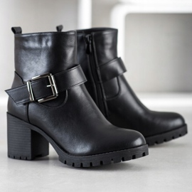 SDS Tyylikkäitä työntekijöitä baarissa musta 1