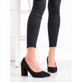 Renda Mustat pumput pylväässä 2