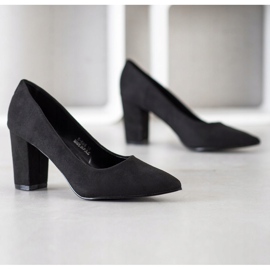 Renda Mustat pumput pylväässä 1