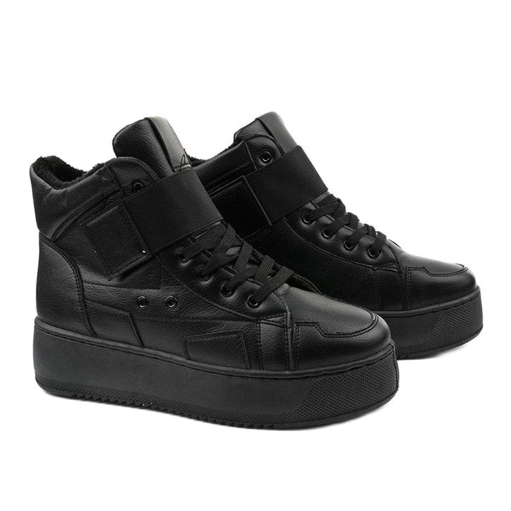 Riverview'n mustat eristetyt saappaat 1