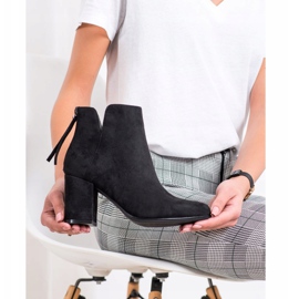 Queentina Muodikkaat saappaat postauksessa musta 2