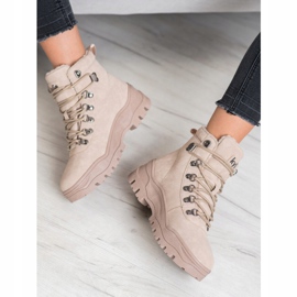 Kylie Trappers On Beige Platformilla 1