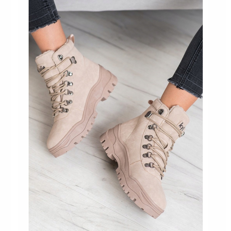 Kylie Trappers On Beige Platformilla 1