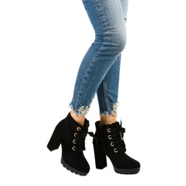 Mustat nilkkurit Athlis-ekologista mokkaa 1