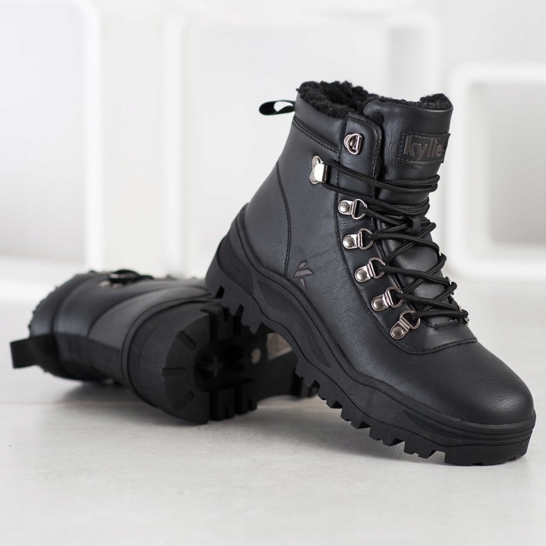 Kylie Trappers alustalla musta 1