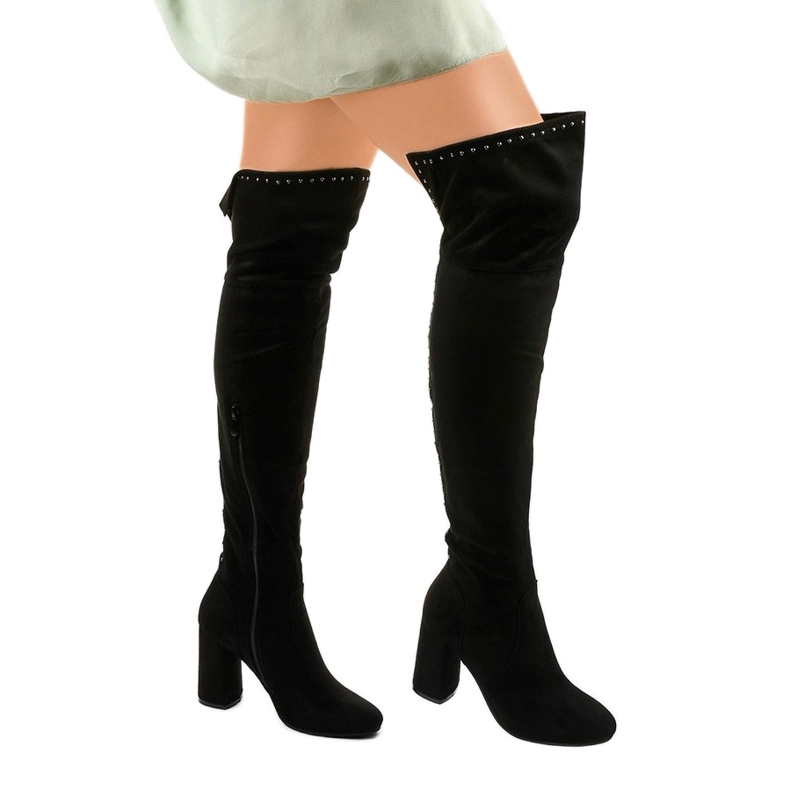 Mustat, eristetyt saappaat, joissa on infrapunasuihku 1