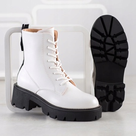 Seastar Valkoiset ansastajat lavalla valkoinen musta 1