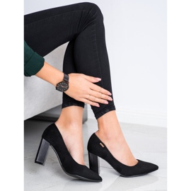 Goodin Pumput pylväässä musta 2