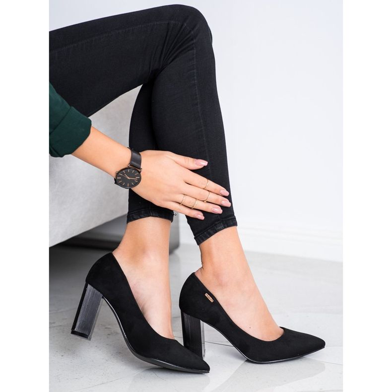 Goodin Pumput pylväässä musta 2