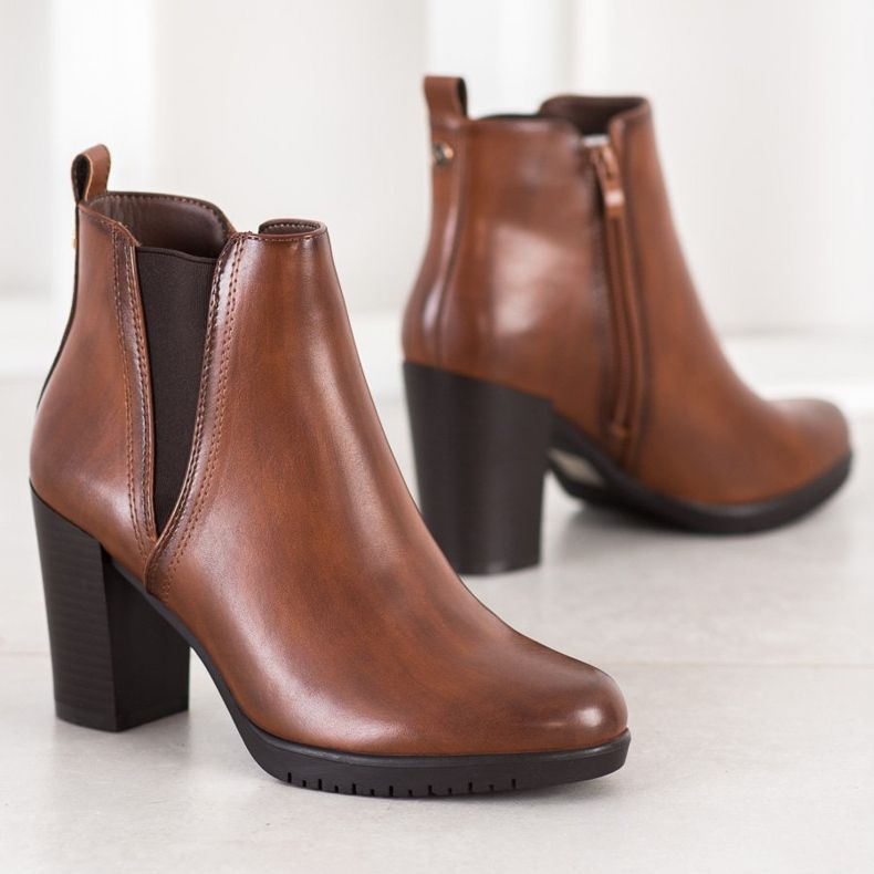 Saappaat baarissa Sergio Leone ruskea 1