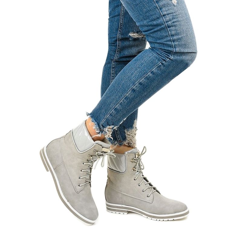 Harmaat eristetyt saappaat Arlindalta 1