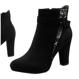 Mustat saappaat postilaatikossa, jossa on Lysianassa-ekologista mokkaa 1