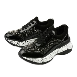 Mustat lenkkarit, jotka on valmistettu eko-nahka-mokkanahasta Quijor 2