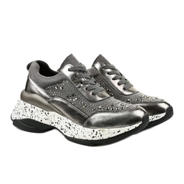 Harmaat lenkkarit, jotka on valmistettu eko-nahka-mokkanahasta Quijor 2