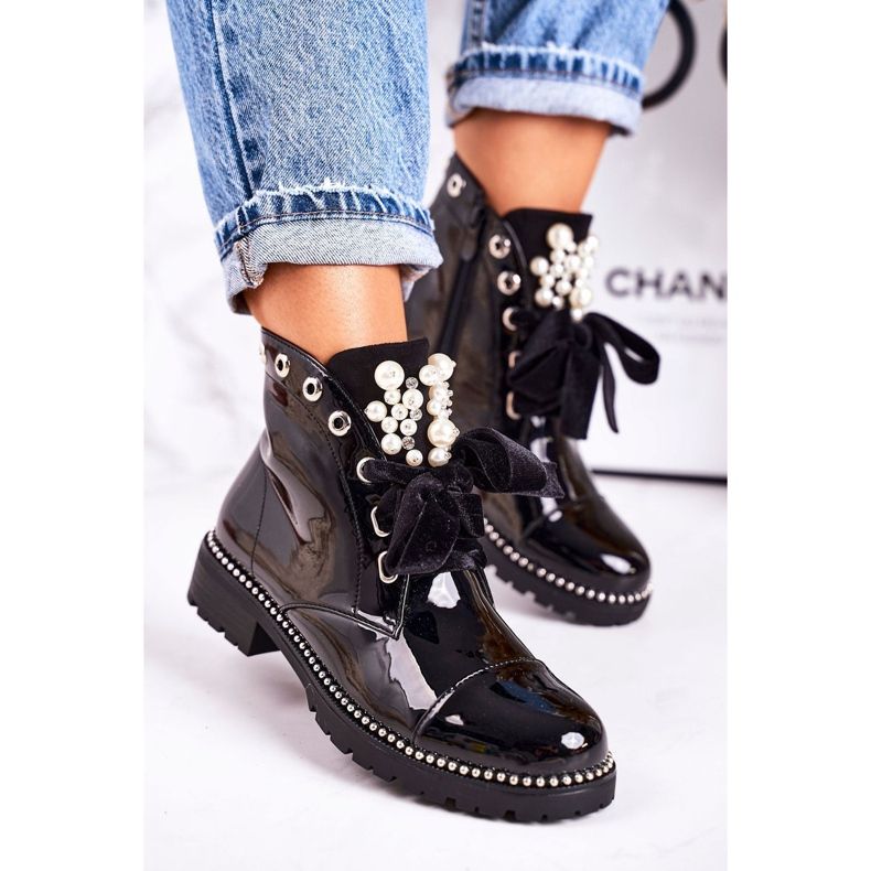 PS1 Naisten lämpimät saappaat helmillä, suuttimilla ja nauhalla, lakattu Perla musta 1