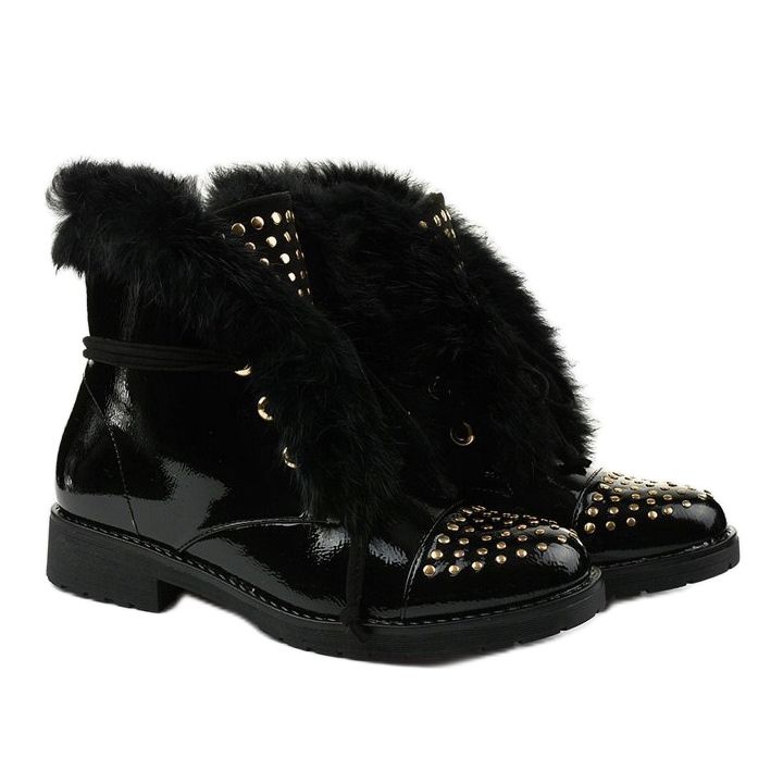 Mustat litteät, lakatut naiselliset saappaat 2