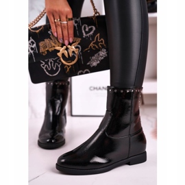 Naisten mustat lämpimät lakatut saappaat suihkulla, suorituskyky 2