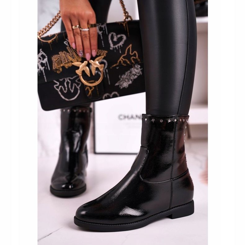 Naisten mustat lämpimät lakatut saappaat suihkulla, suorituskyky 2