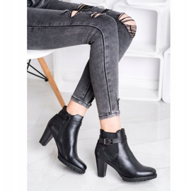 Flyfor Mustat saappaat korkokengissä 1