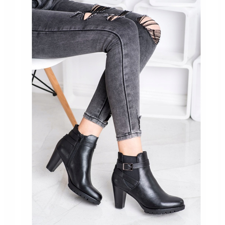 Flyfor Mustat saappaat korkokengissä 1