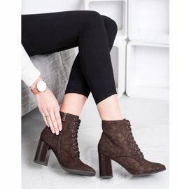 Kylie Sidotut saapikkaat postissa ruskea 2