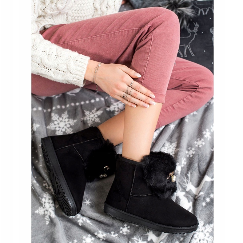 Queentina Lämmin Mukluki koristeineen musta 1