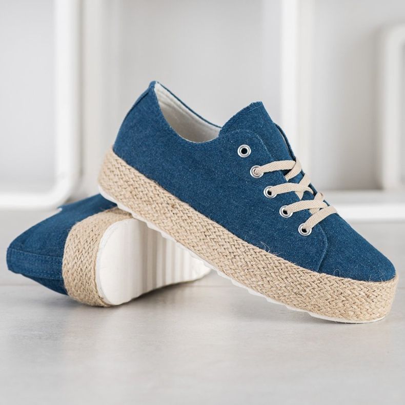 Kylie Tennarit alustalla sininen 1