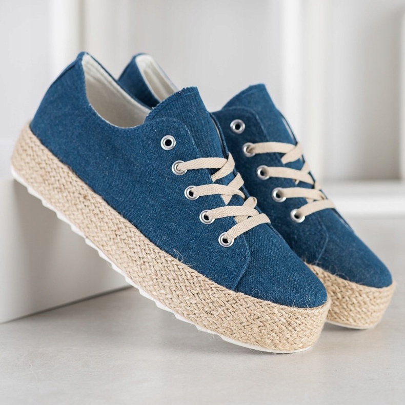 Kylie Tennarit alustalla sininen 2