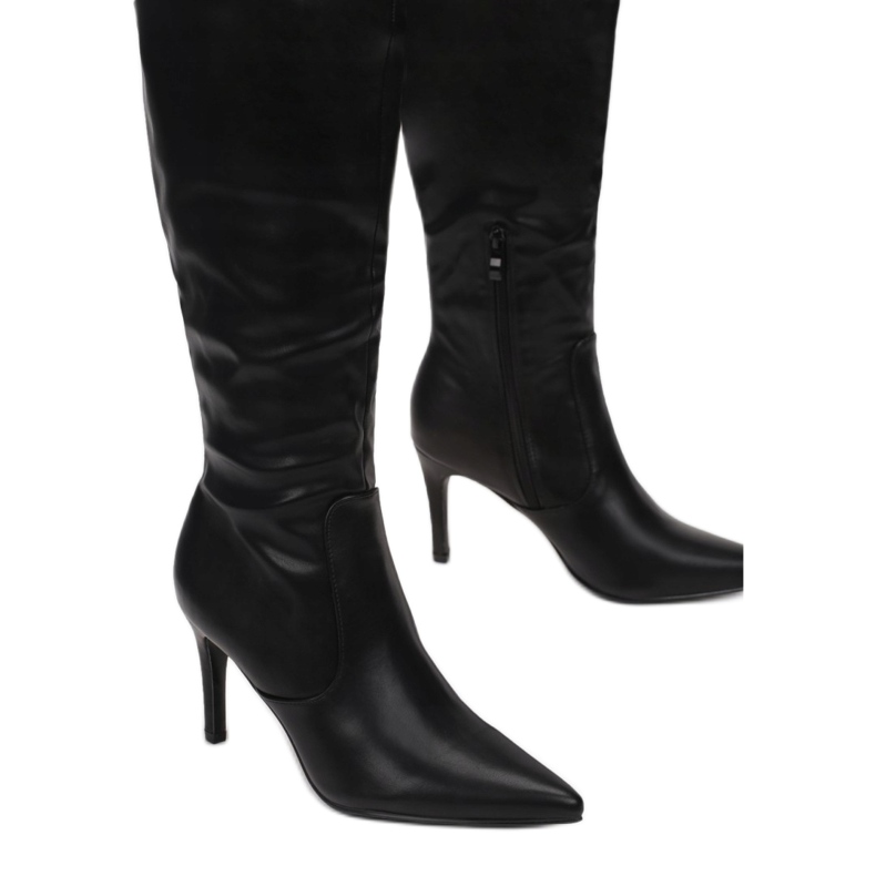 Vices 1621-38-musta 1