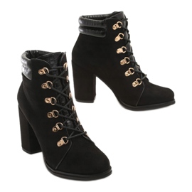 Vices 1574-38-musta 1