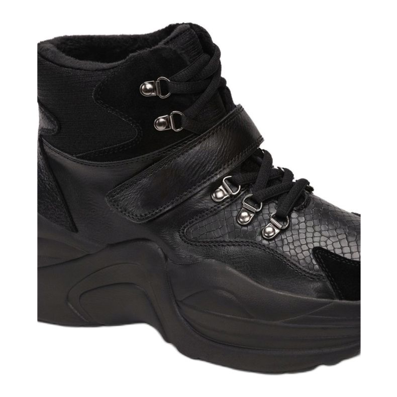 Vices 8599-38-musta 1