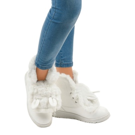 Valkoiset eristetyt saappaat Alrindralta valkoinen 1