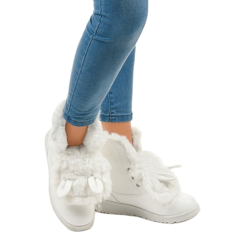 Valkoiset eristetyt saappaat Alrindralta valkoinen 1