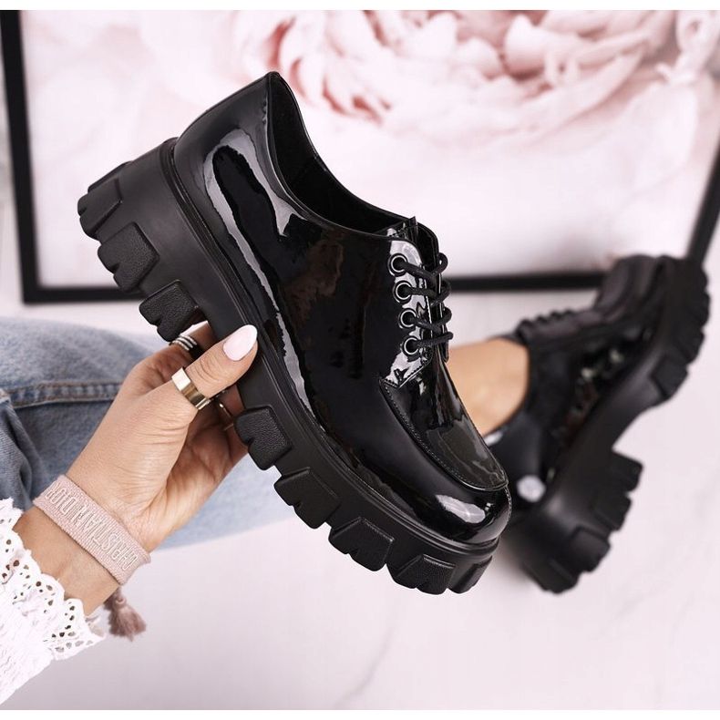 Naisten Oxfords -kengät massiivisella alustalla S.Barski HX23 lakattu musta 2