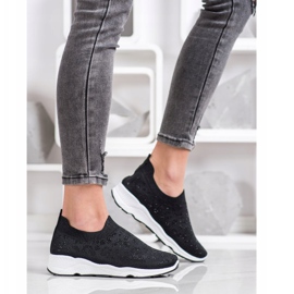 Goodin Mukavat mustat lippalakit 2 Goodin Mukavat mustat lippalakit 2