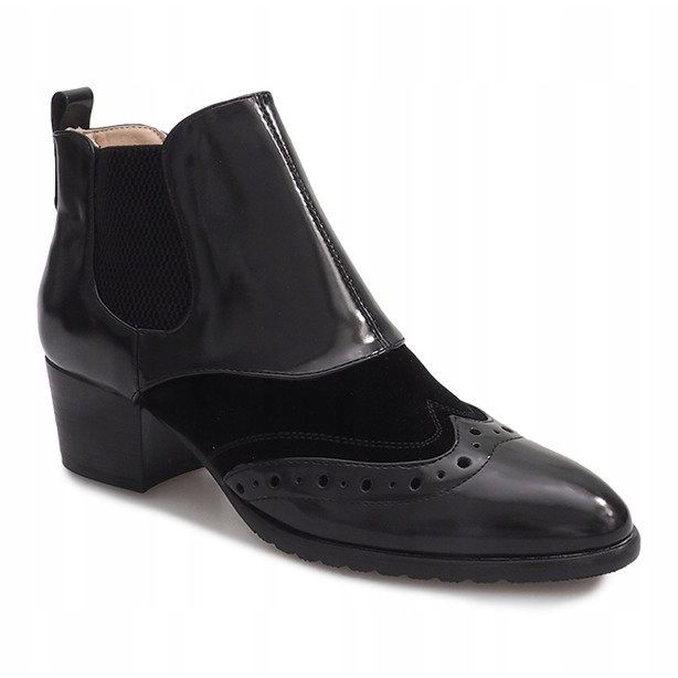 Lakatut kengät pylväässä 8582-1 musta 1